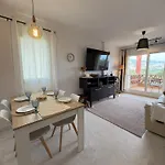 Апартаменты Hill View With Fresh Renovation