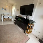 Апартаменты Hill View With Fresh Renovation *