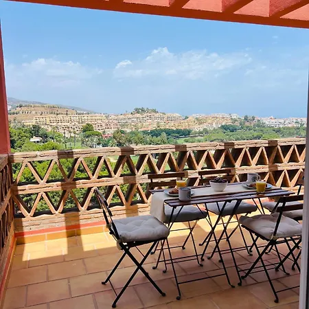 Hill View With Fresh Renovation Lejlighed Benalmádena