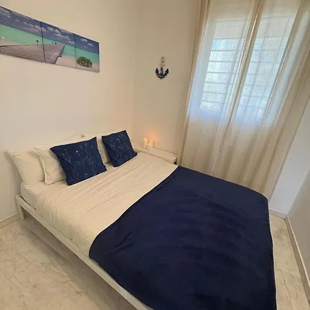 Sea & Mountain View With Pool & Parking Appartamento