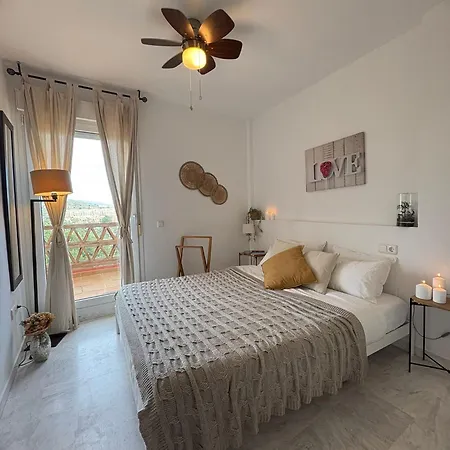 Sea & Mountain View With Pool & Parking Appartamento