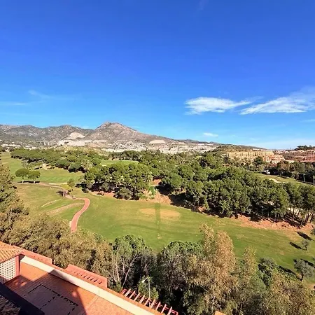 Sea & Mountain View With Pool & Parking Appartamento Benalmádena