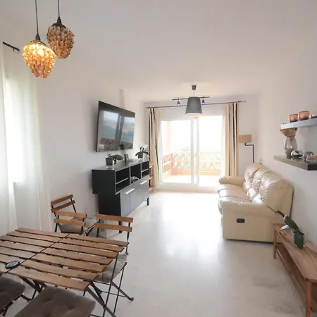 Hill View Apartment *